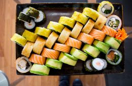 eat sushi