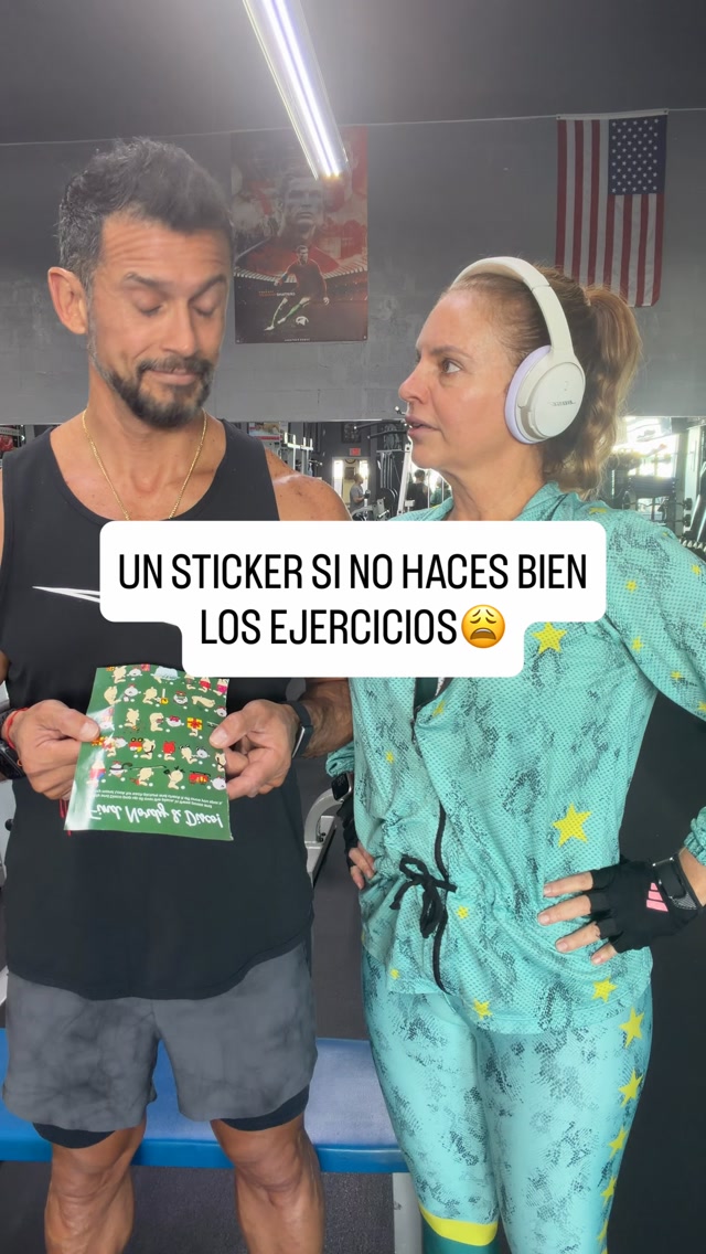😂 Bueno, pericomadre… ¡me gané TODAS las calcomanías! ⭐️🏆 ¿Qué te puedo decir?

Este entrenador mío nunca está contento con nada de lo que hago. ¡NADA! 🤣💪

Pero no importa, yo sigo con mi mejor actitud, sonriendo y echándole ganas, porque una es así… positiva, perseverante y un poquito ilusa. 😂

¡Algún día este hombre va a reconocer mi talento deportivo! Aunque sea por lástima. 🤣

¿Ustedes también tienen un entrenador que parece que las odia o solamente me tocó a mí? 👀😂

#HumorFitness #VidaEnElGym #MujeresConHumor #GymHumor #LauraTermini